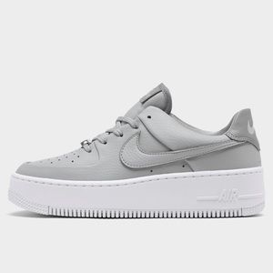 Women's
Nike Air
Force 1
Sage Low
Size 6.5